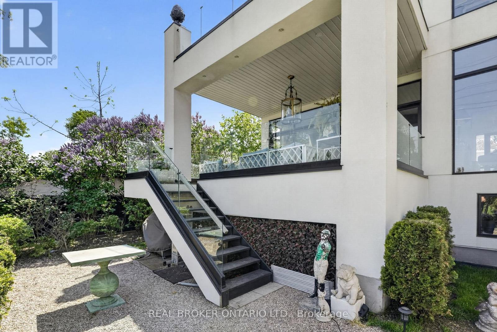 711 BEACH BOULEVARD - 37