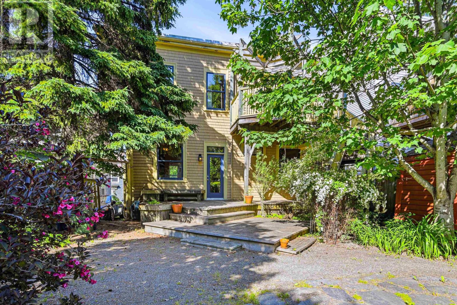 2048 Creighton Street - 36