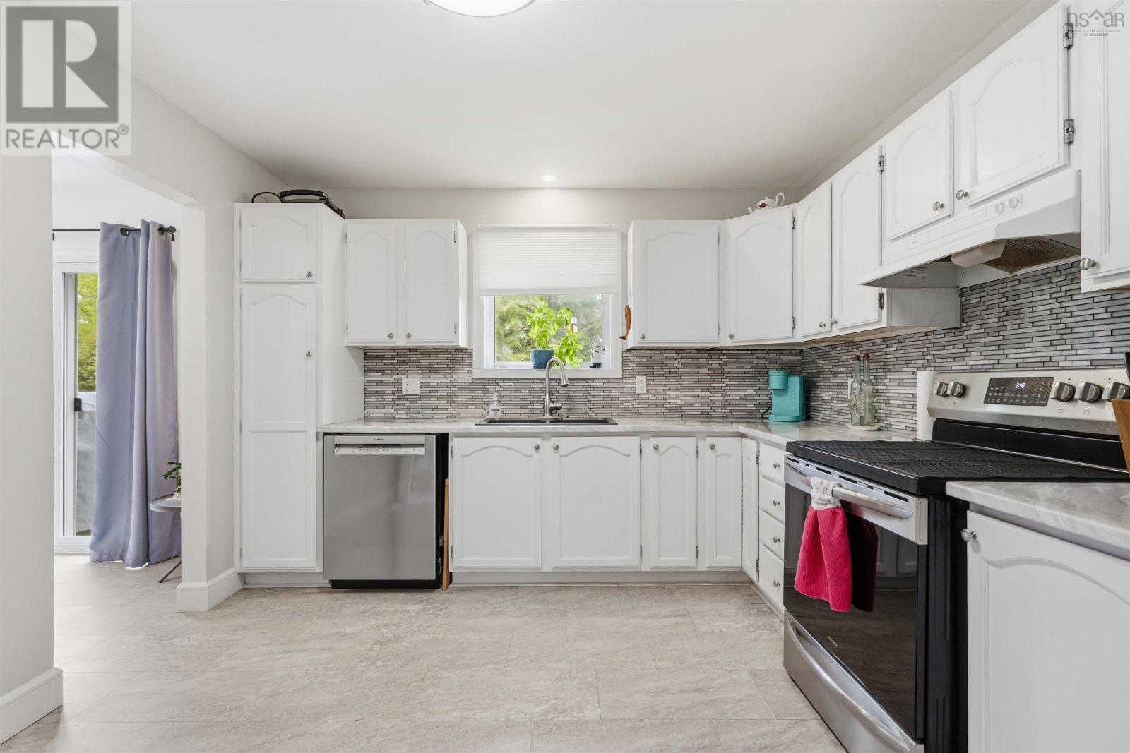54 Cartier Crescent - 14