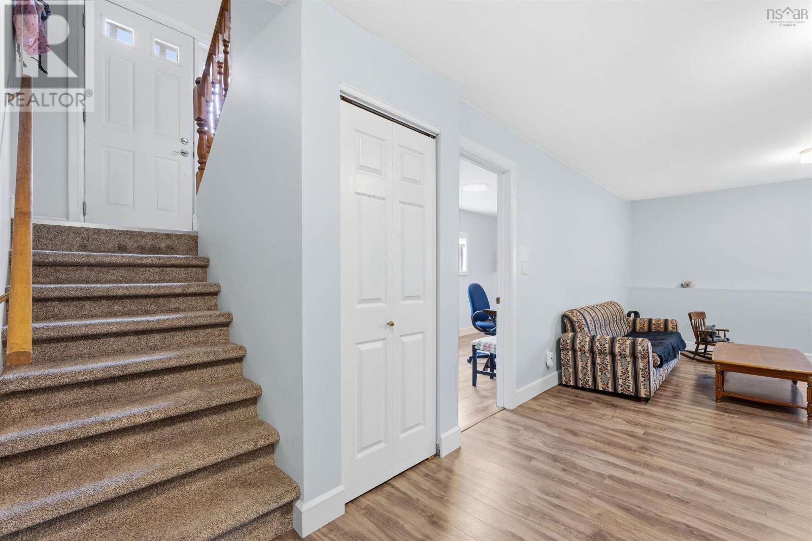 54 Cartier Crescent - 25