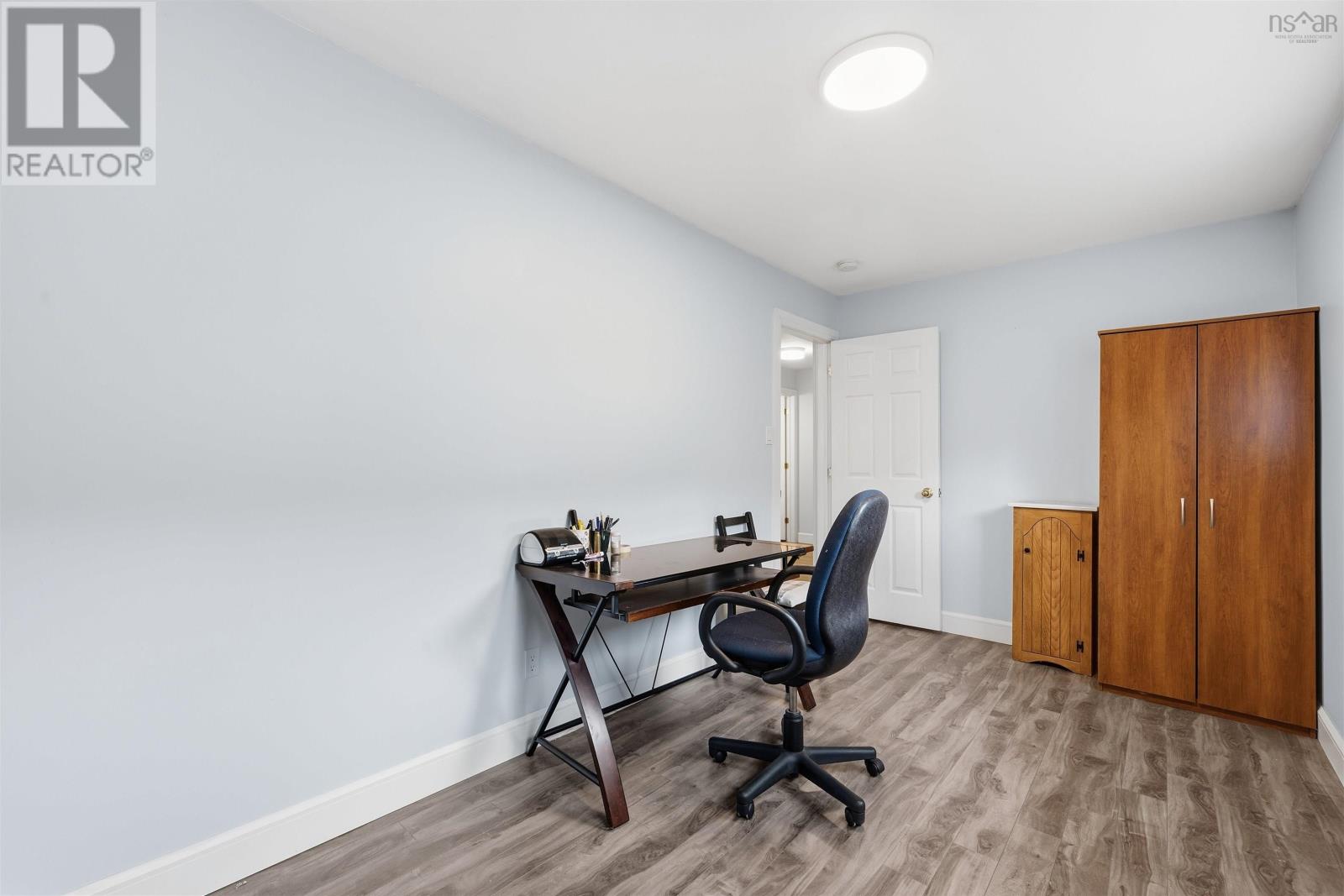 54 Cartier Crescent - 32