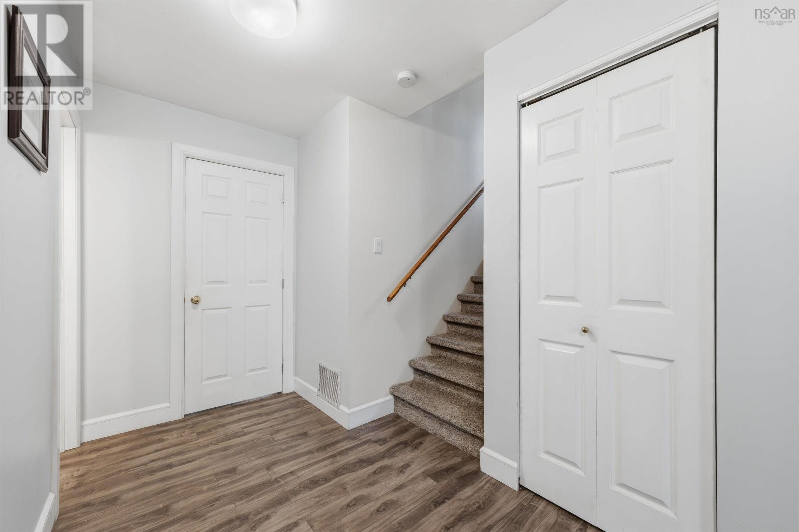 54 Cartier Crescent - 30
