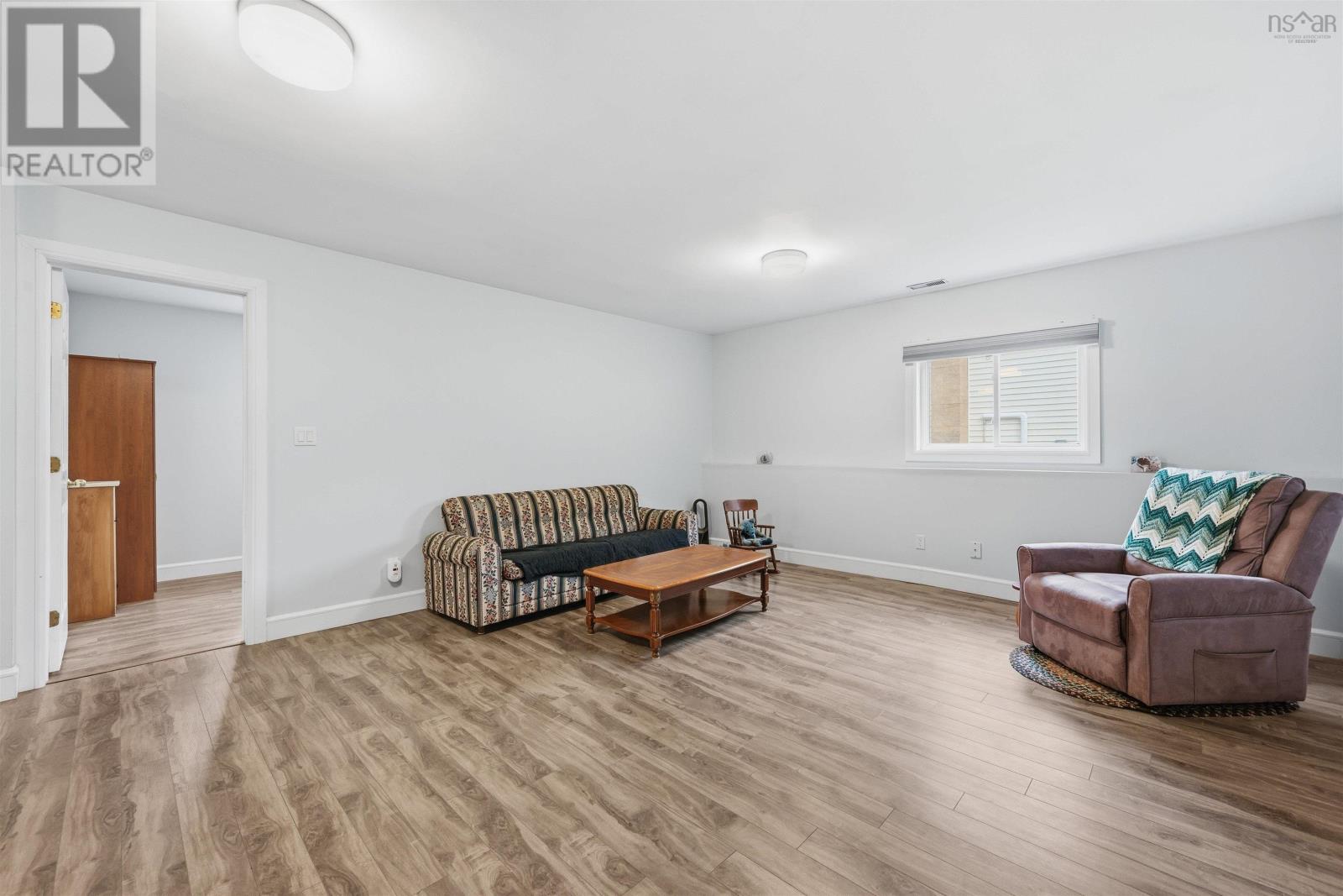 54 Cartier Crescent - 28