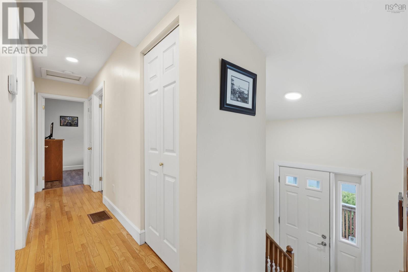 54 Cartier Crescent - 5