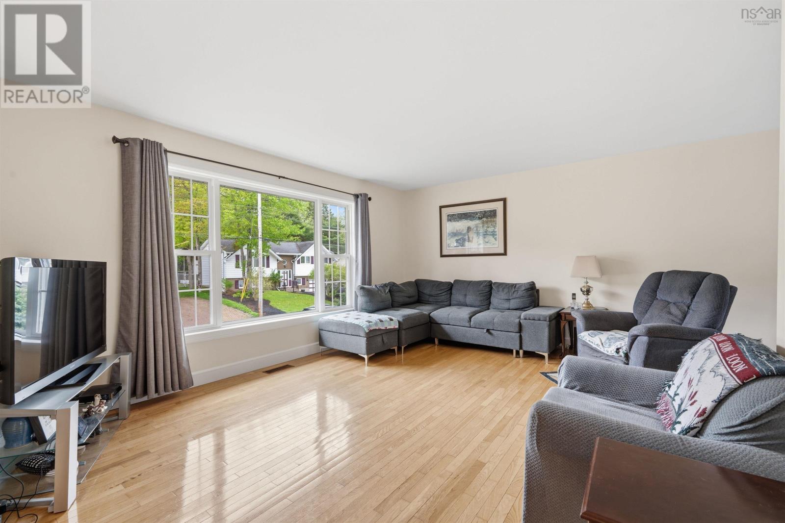 54 Cartier Crescent - 6