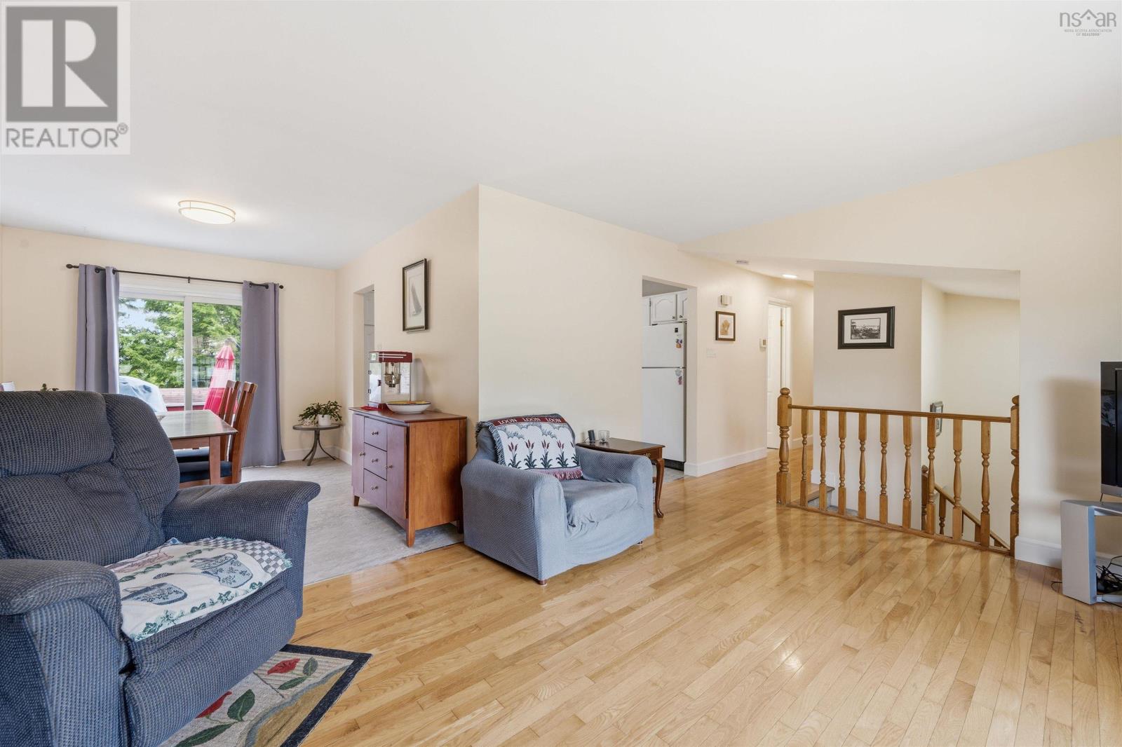 54 Cartier Crescent - 9