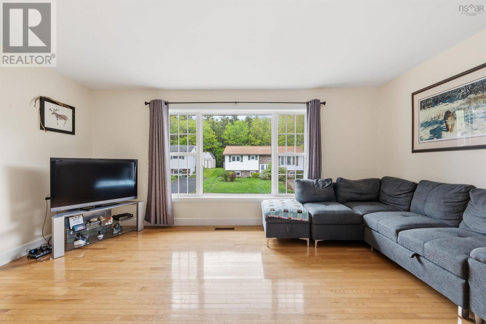 54 Cartier Crescent - 7