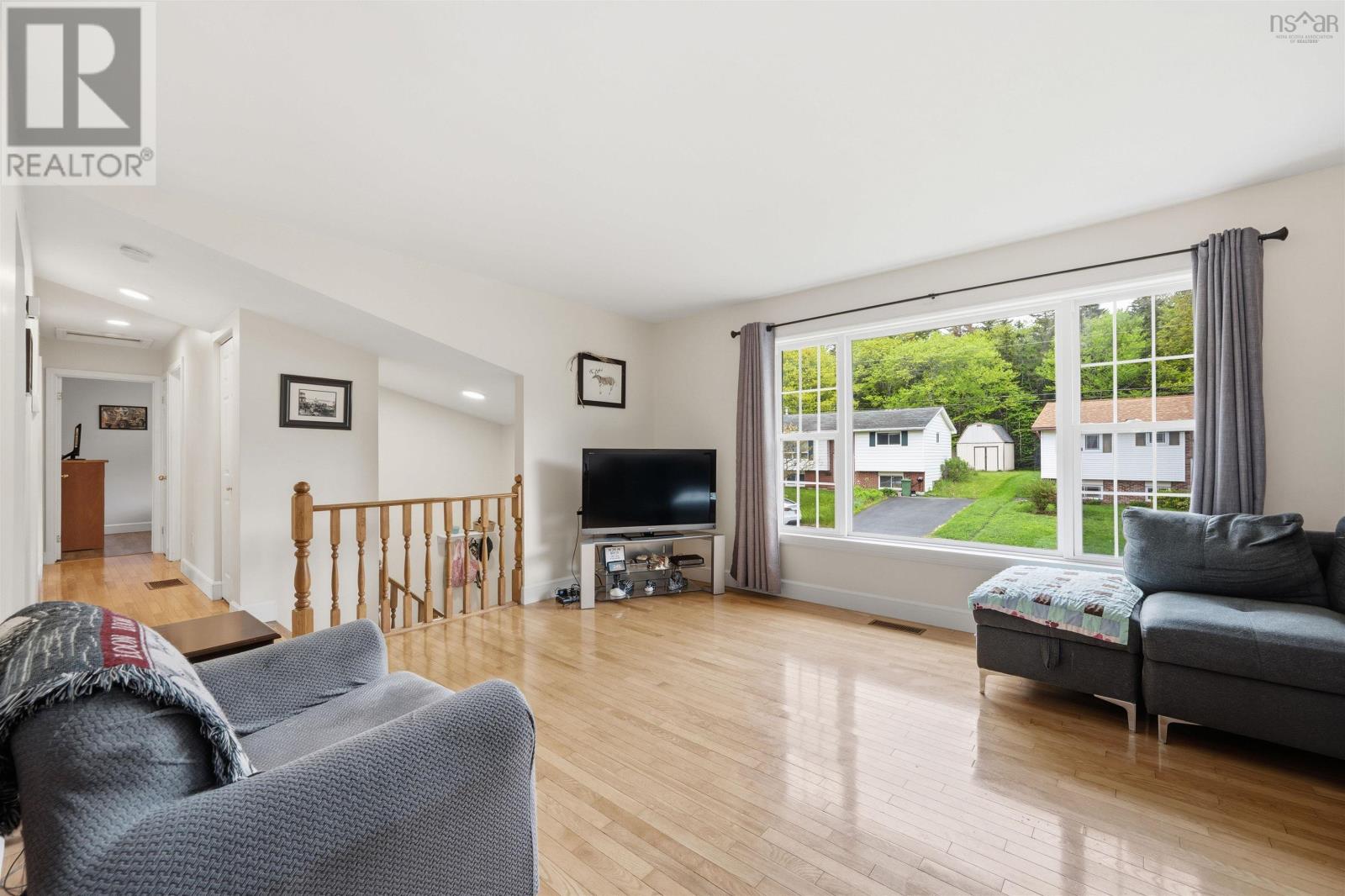 54 Cartier Crescent - 8