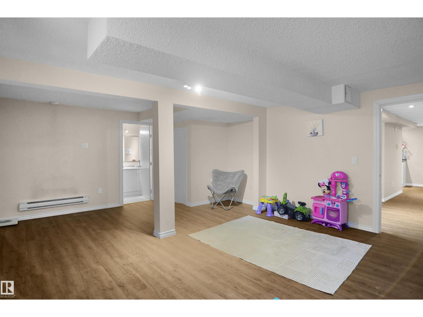 13524 26 ST NW - 32