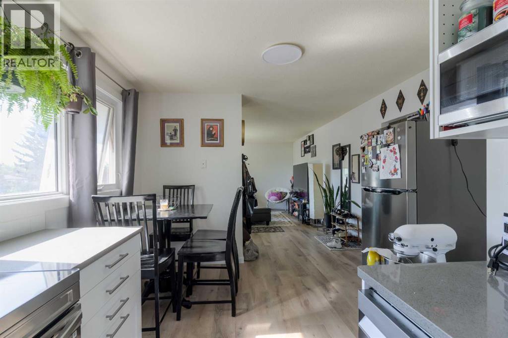 830 9 Street N - 11
