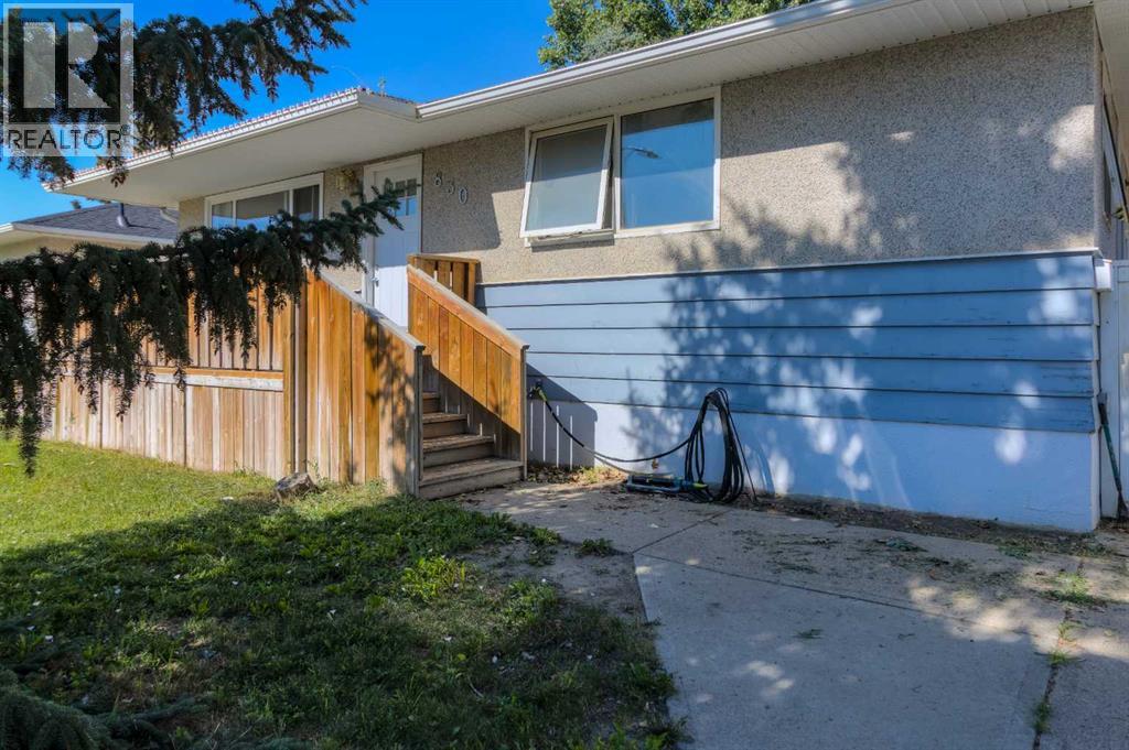 830 9 Street N - 3