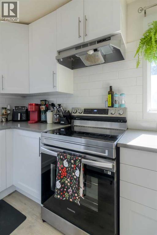 830 9 Street N - 10