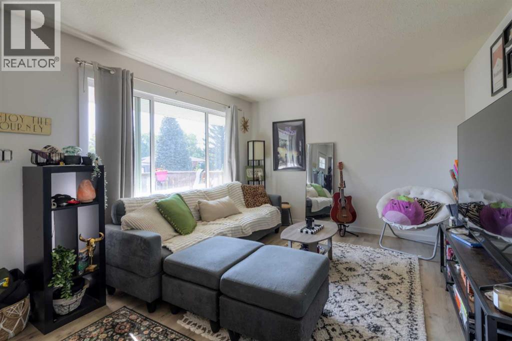830 9 Street N - 6
