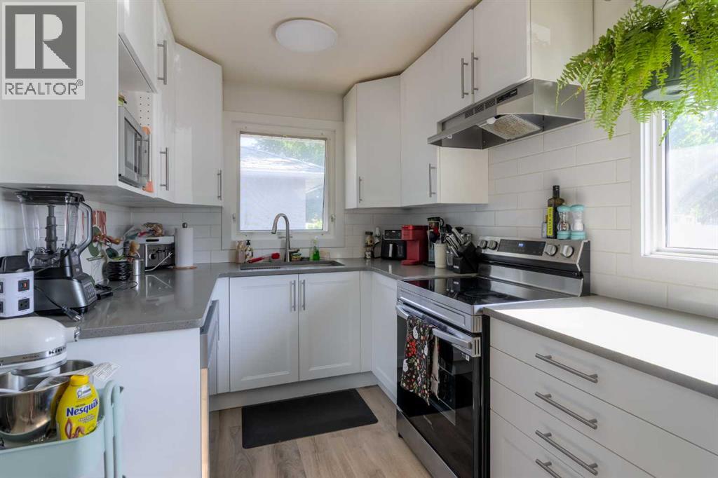 830 9 Street N - 8