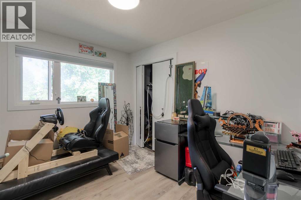 830 9 Street N - 14