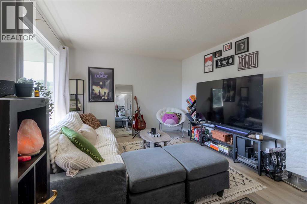 830 9 Street N - 5