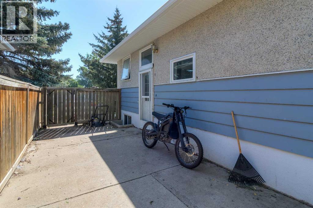 830 9 Street N - 34
