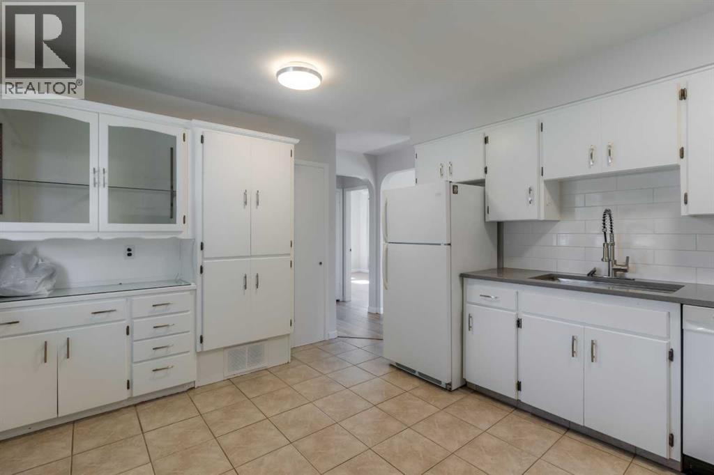 630 10 Street N - 10