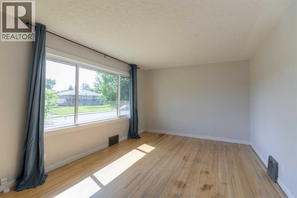 630 10 Street N - 5