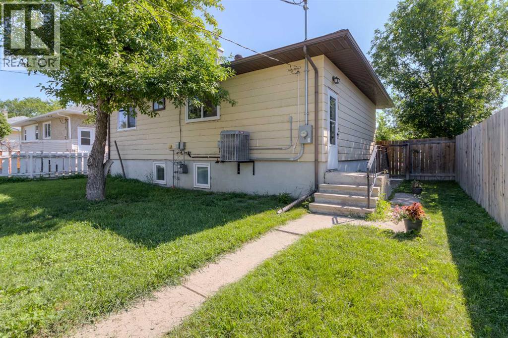 630 10 Street N - 37