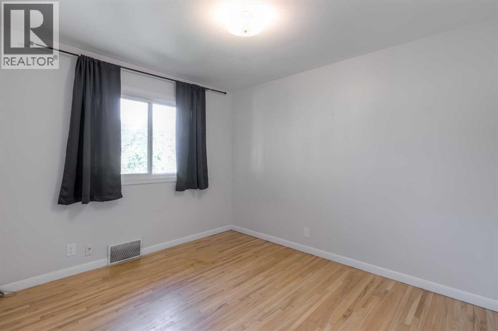 630 10 Street N - 14