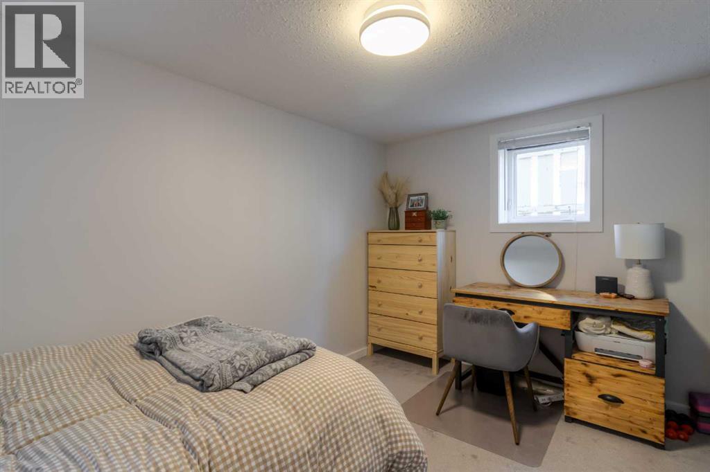 630 10 Street N - 26