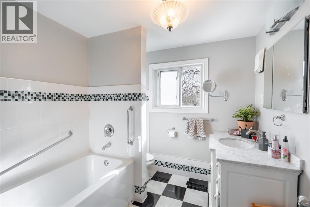 1174 Colborne ROAD - 25
