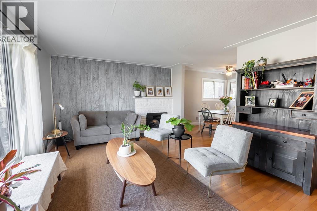 1174 Colborne ROAD - 6