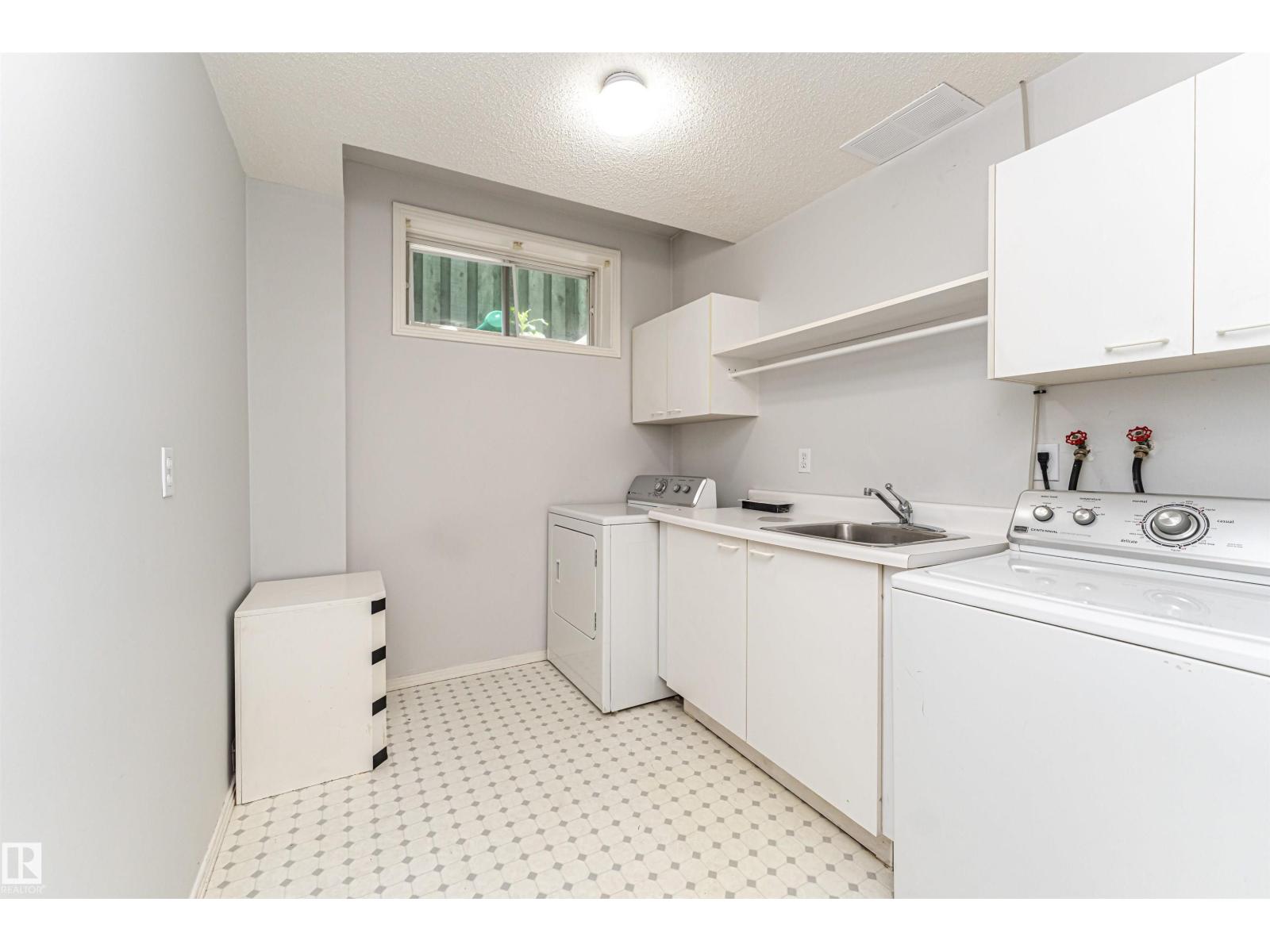 300 FERRIS WY NW - 52