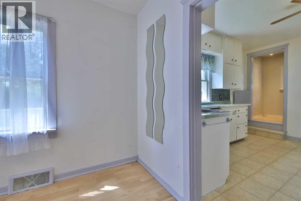 4910 44 Street - 7