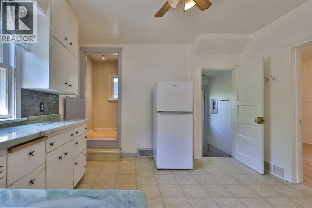 4910 44 Street - 8