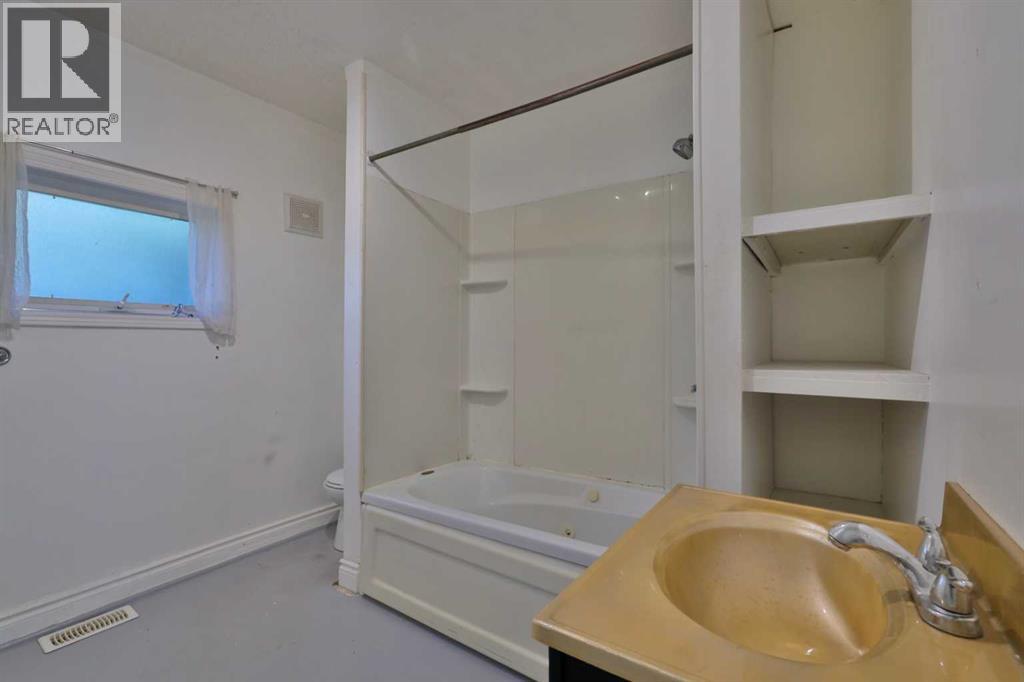 4910 44 Street - 12