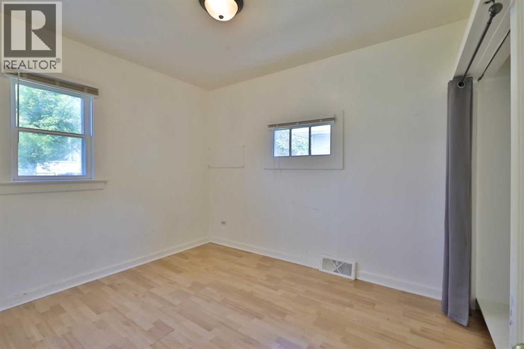 4910 44 Street - 15