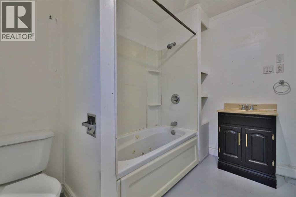4910 44 Street - 13