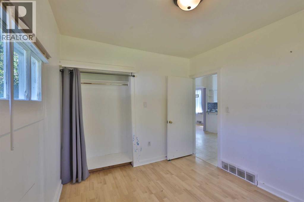 4910 44 Street - 16