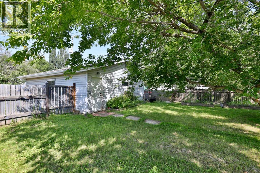 4910 44 Street - 27
