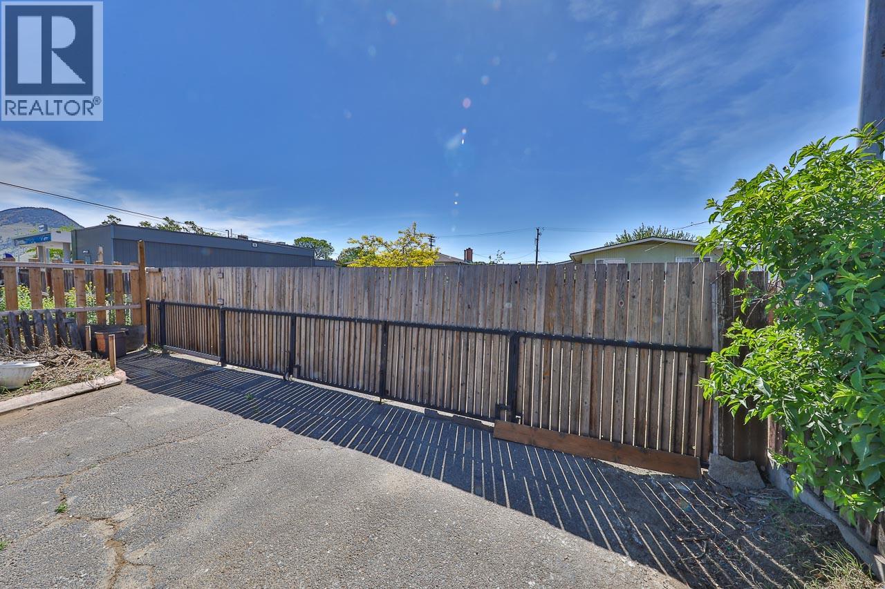 833 Sudbury Avenue - 33