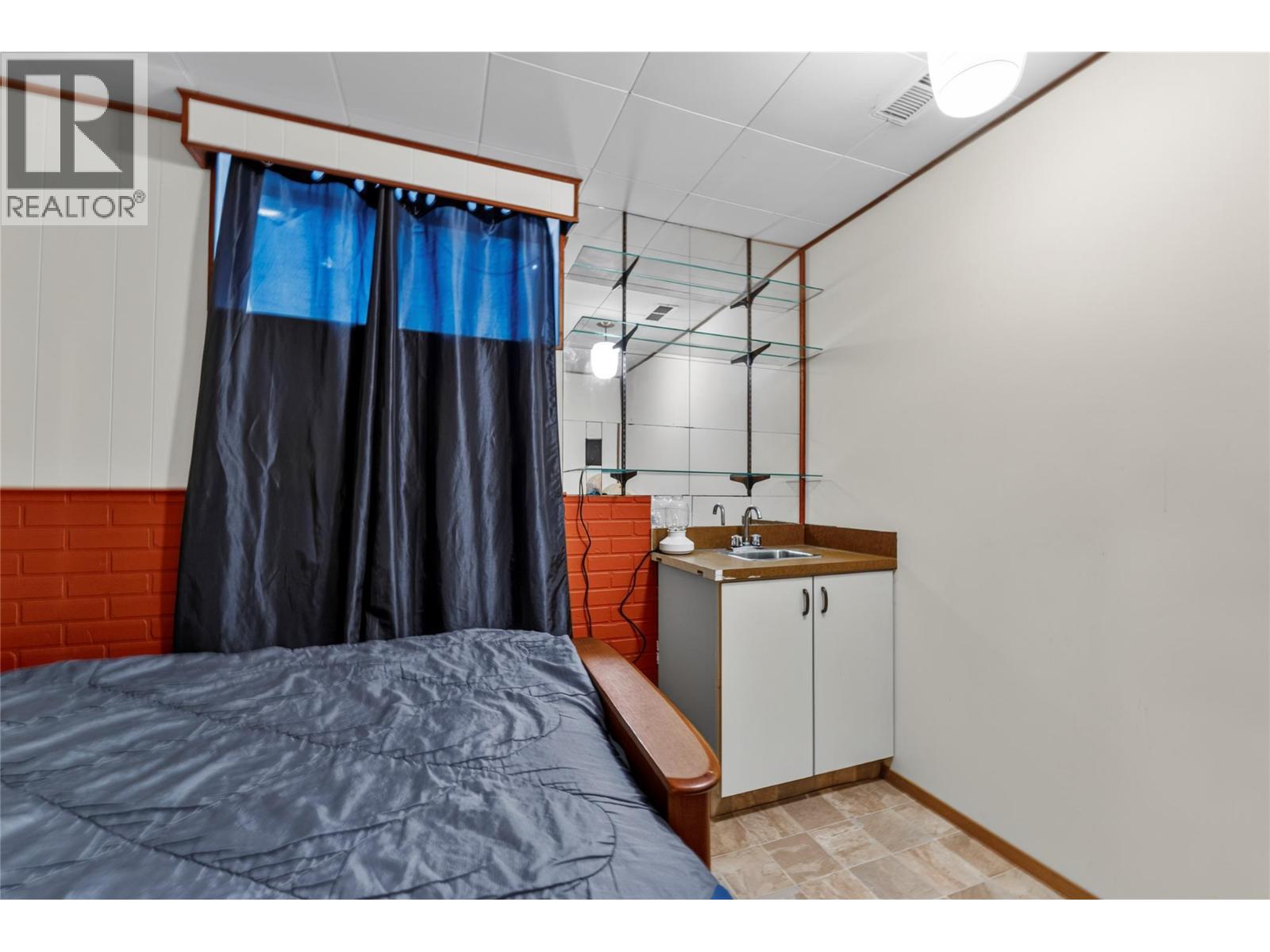 833 Sudbury Avenue - 24
