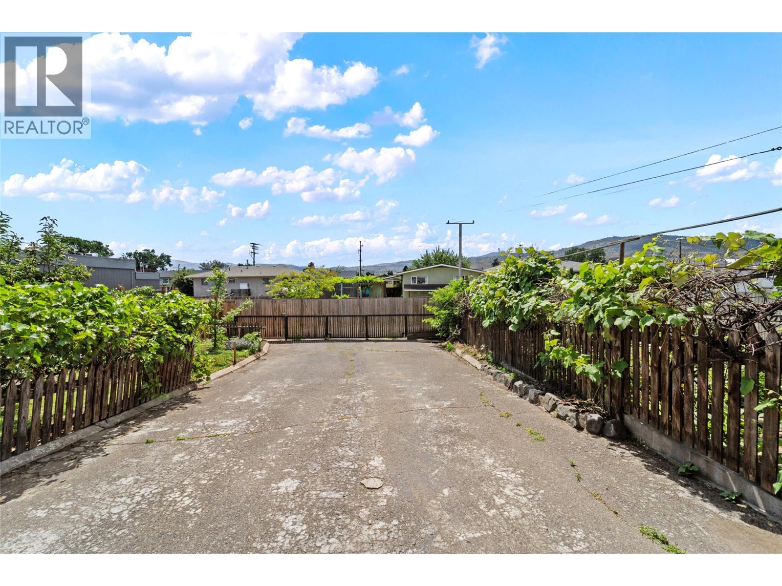 833 Sudbury Avenue - 32