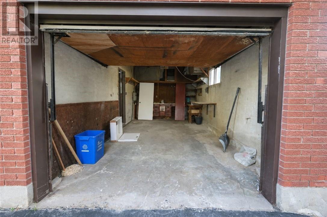 2737 Rockwood Drive - 43