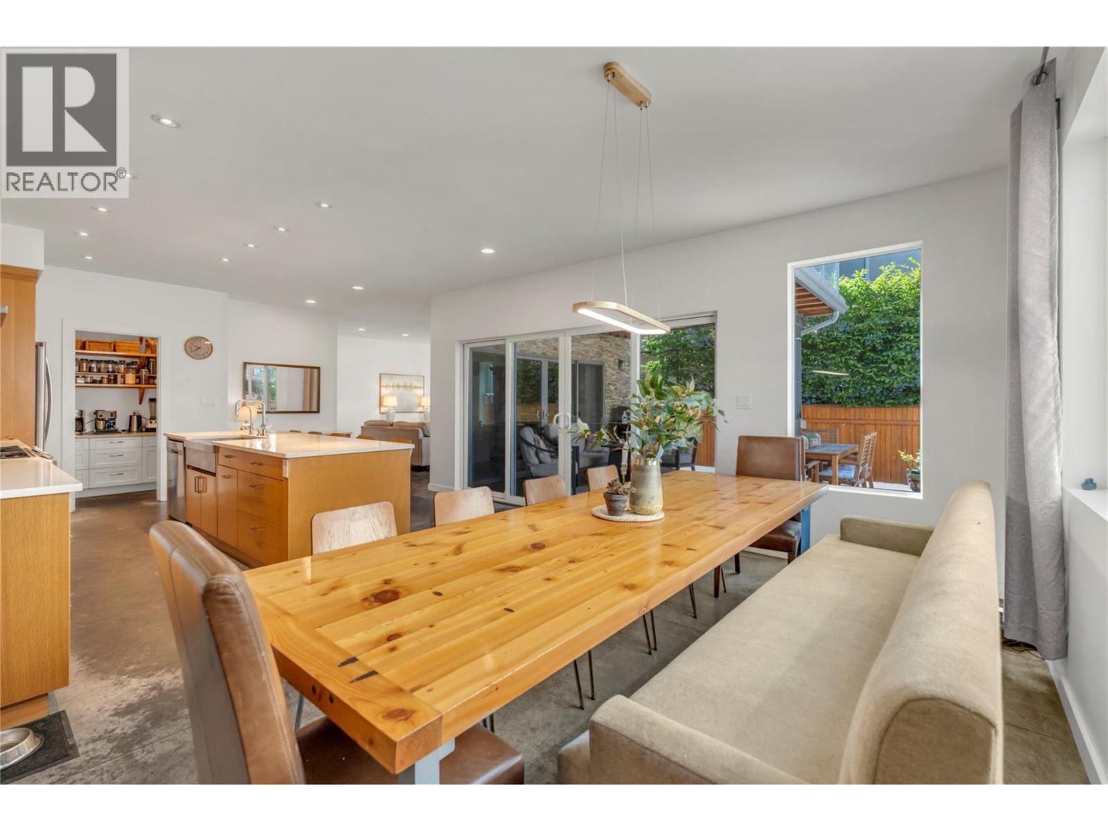 581 Churchill Avenue - 14