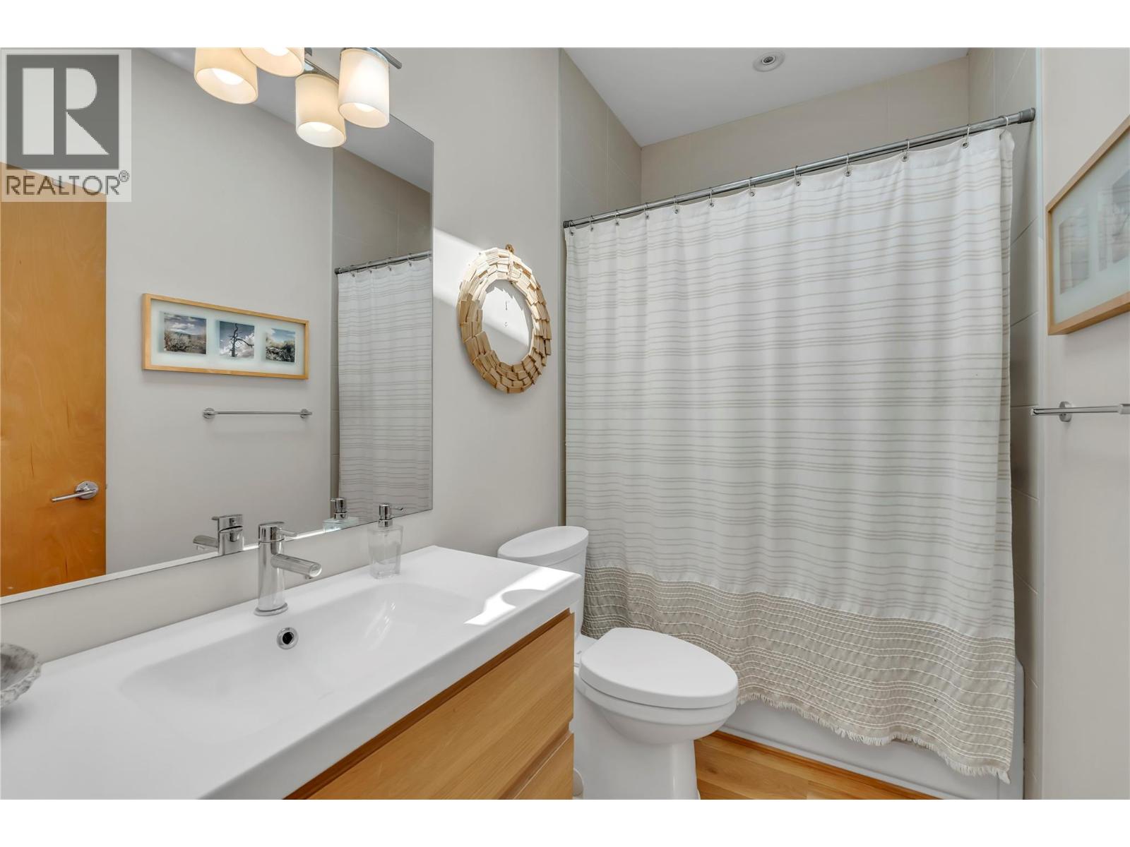 581 Churchill Avenue - 29