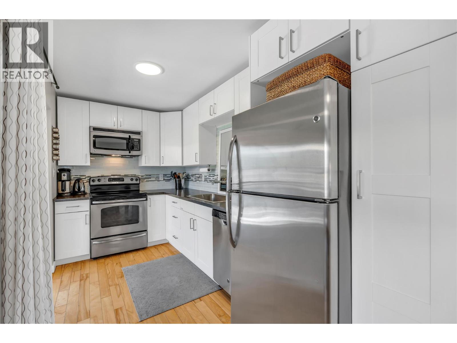 581 Churchill Avenue - 52