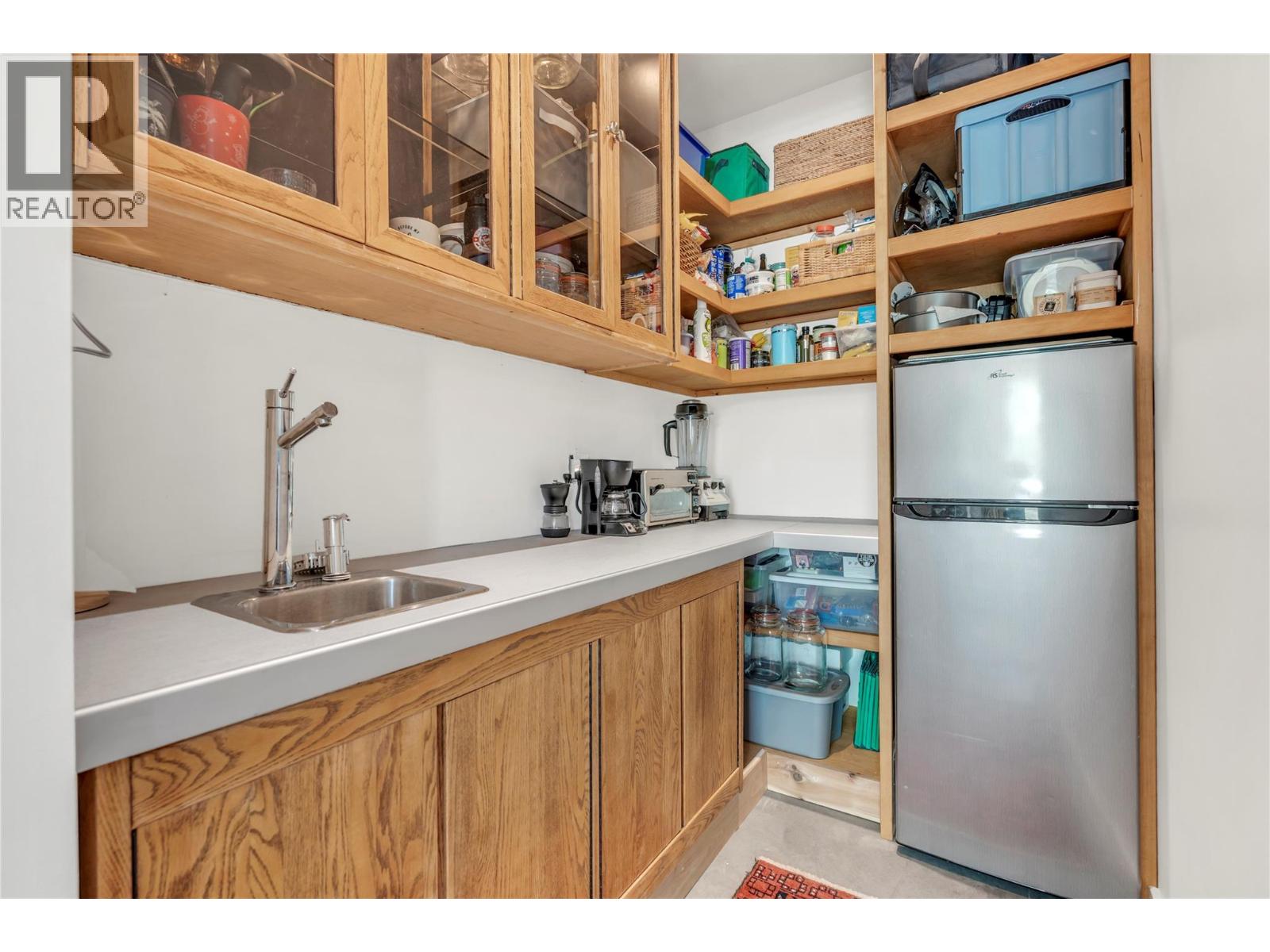 581 Churchill Avenue - 12
