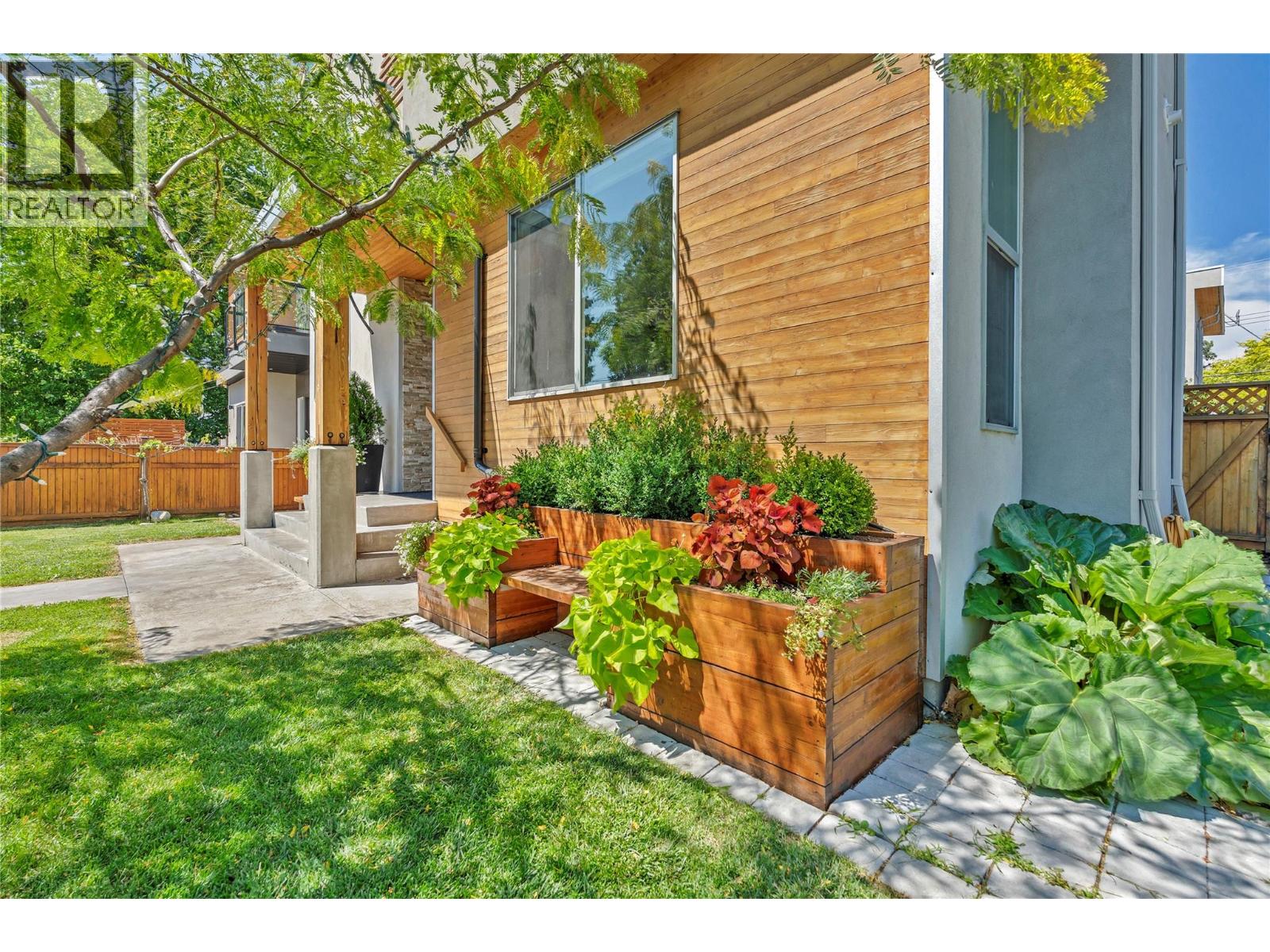 581 Churchill Avenue - 3