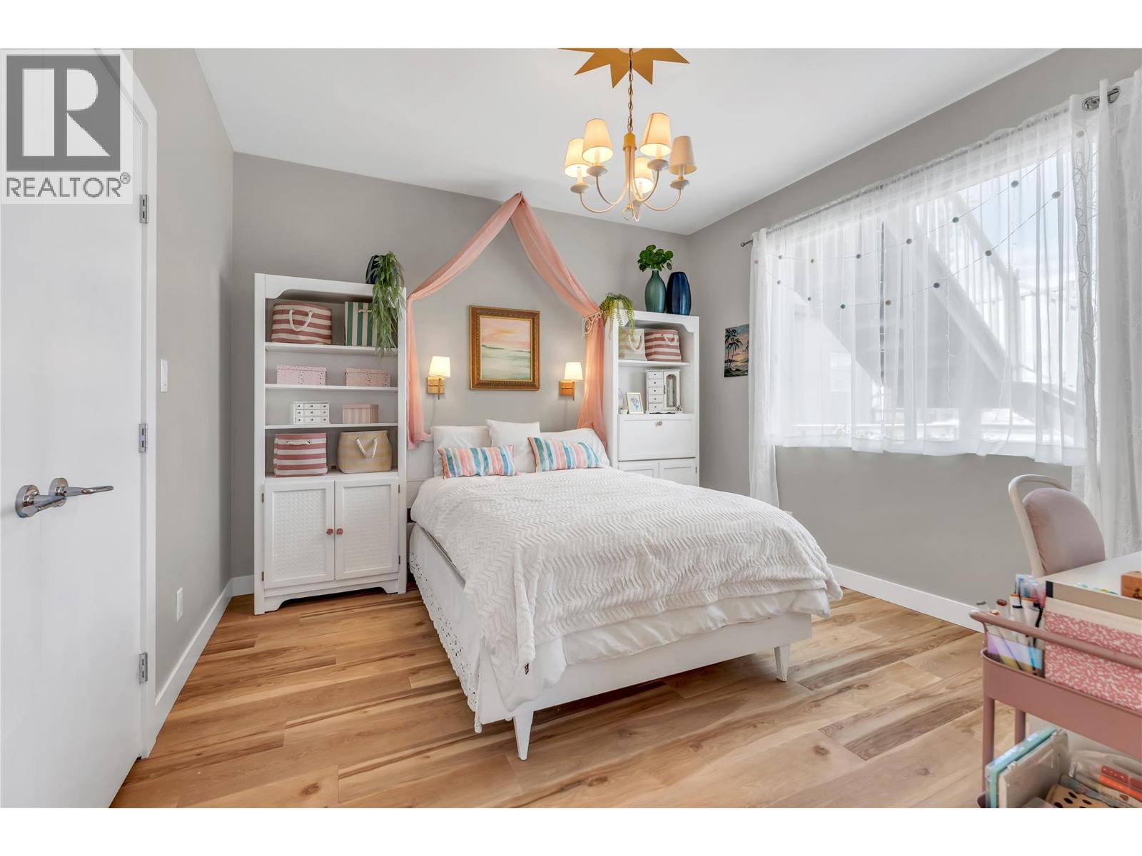 581 Churchill Avenue - 27