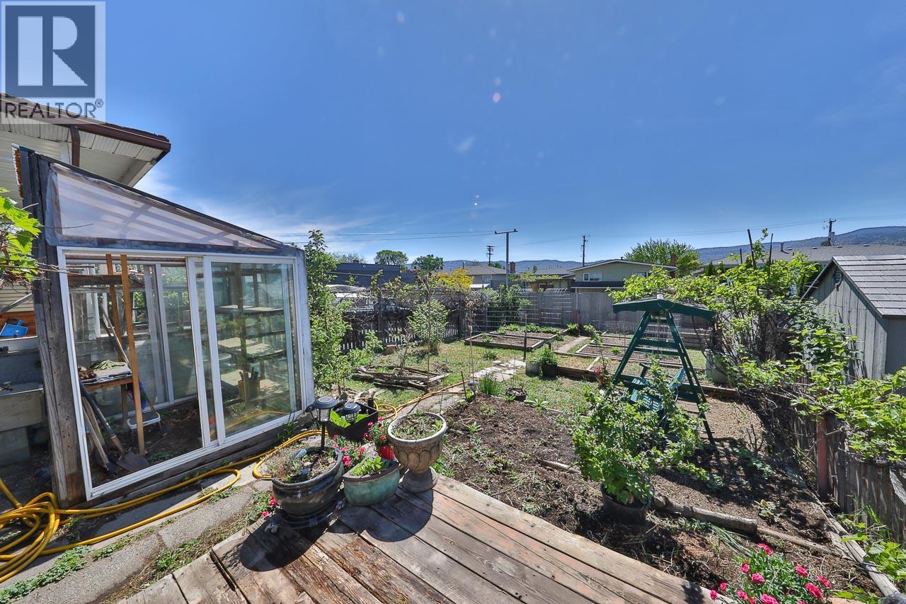 833 Sudbury Avenue - Image 49