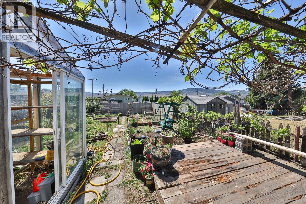 833 Sudbury Avenue - Image 50