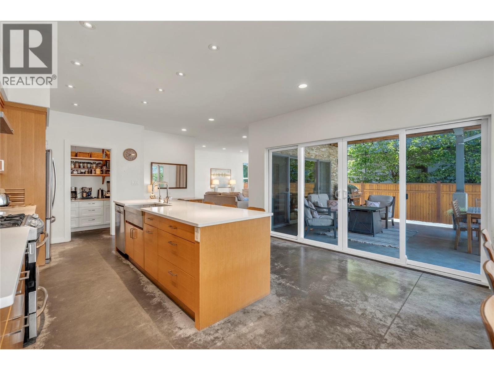 581 Churchill Avenue - 15