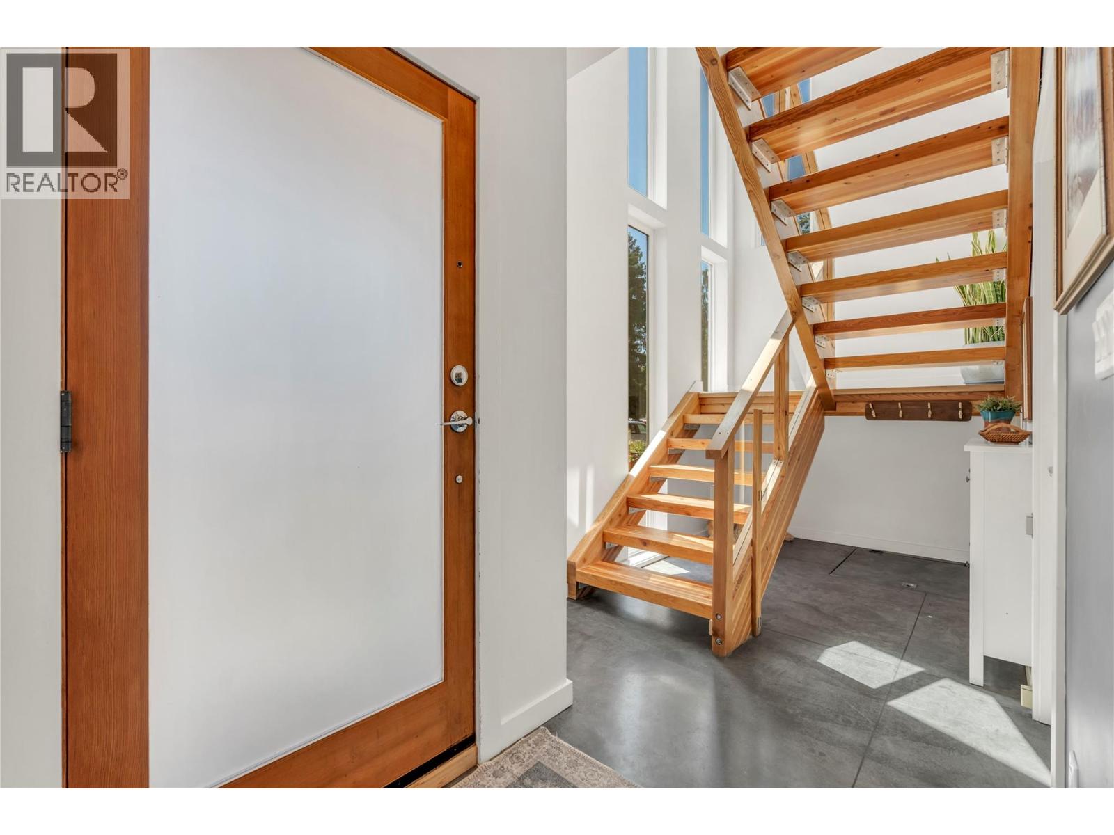 581 Churchill Avenue - 23